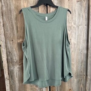 STYLUS Women's Muscle Tee in Sage Green
